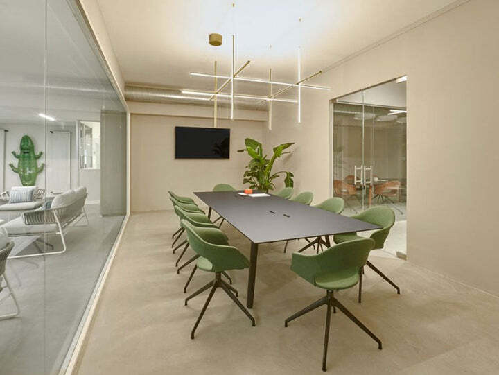 Squid-Boardroom-Table-8_57eb9bb7-59c7-4906-89dd-3361a270737a_720x