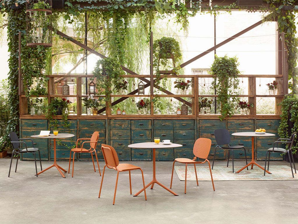 Si-Si-Chairs-3_1800x1800