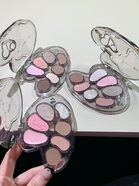 浪漫春日氛围🌷无法拒绝的低饱和眼影盘_1_NaNaKoO____来自小红书网页版