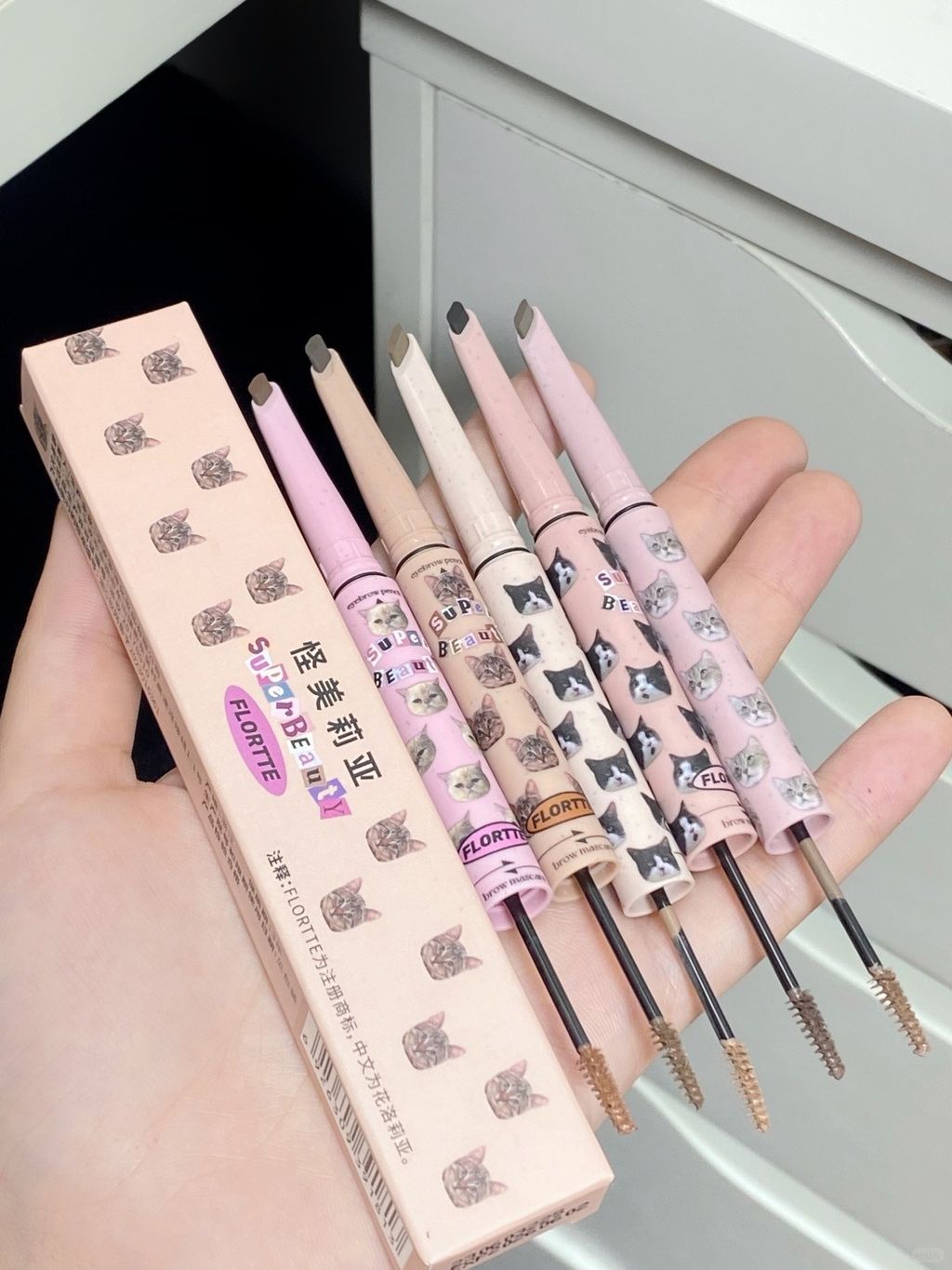不吹🐮！能直接用到包浆的懒人双头眉笔~_1_花洛莉亚美妆手帐本_来自小红书网页版