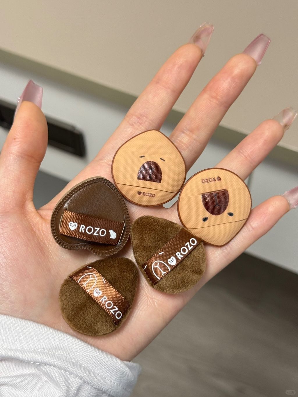 🦦情绪稳定的卡皮巴拉拇指小粉扑！_1_露露lulu美妆_来自小红书网页版