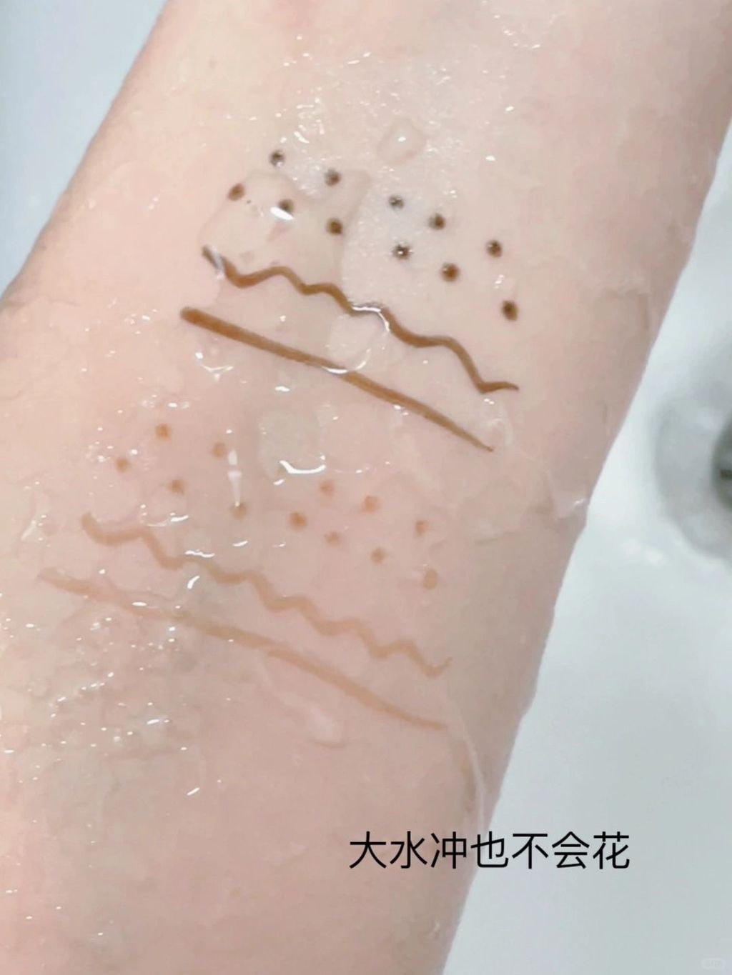 设计师在吗？怎么这眼线笔长的珠圆玉润的？！_4_蛋炒饭_来自小红书网页版