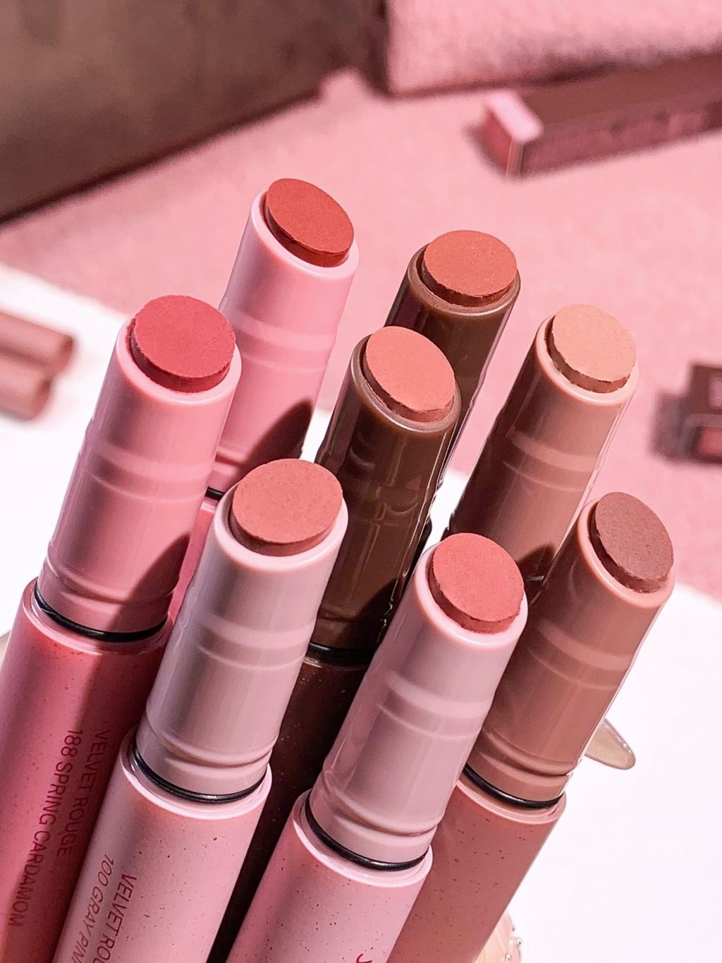 💢粉雾口红笔？时髦粉棕复古！上嘴全试色来了_4_想静静_来自小红书网页版