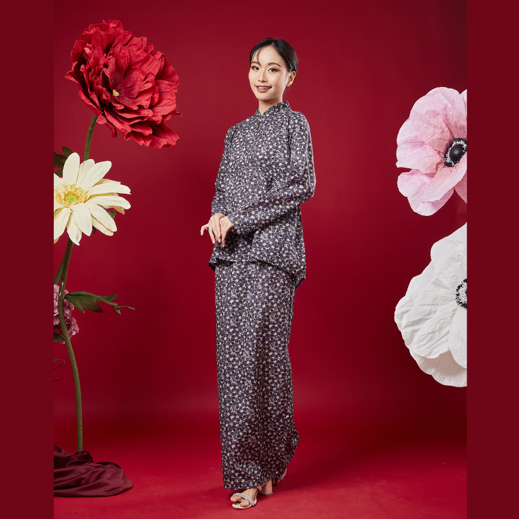 White Feminine Fashion Online Catalog  Instagram Post (2)