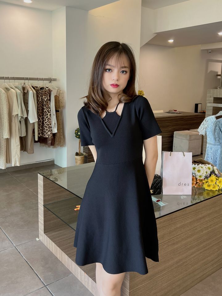 Criss Cross Tie Back Knit Dress 黑色针织后绑连身裙