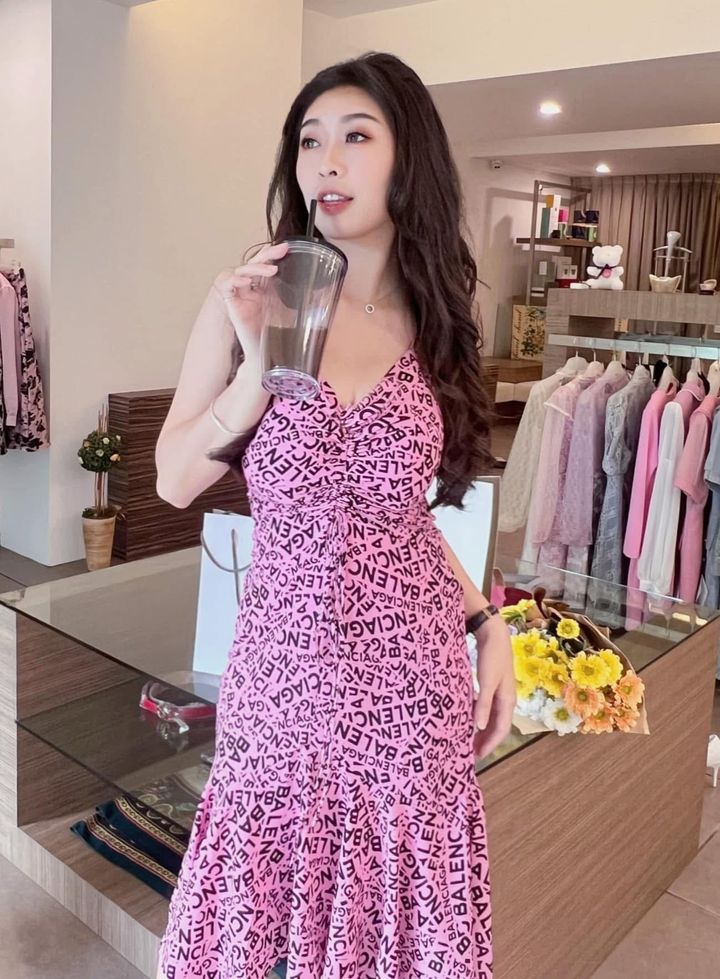 Adjustable Alphabetical Dress 可调节满字母连身裙