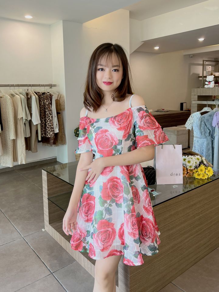 White Flora Ruffle Dress 白色玫瑰花蕊连身裙