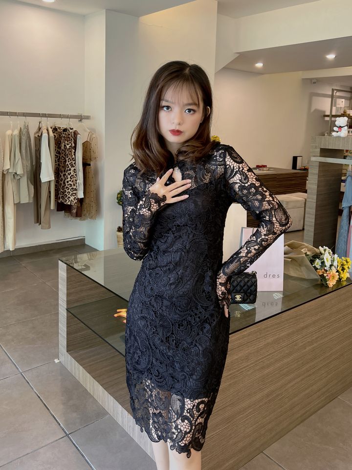 Black Modern Lace Cheongsam 黑色摩登蕾丝旗袍