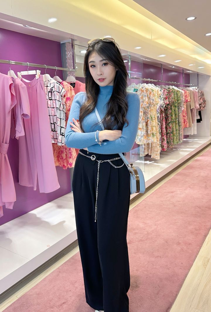 Azure Blue Mock Neck Top 蔚蓝半高领上衣
