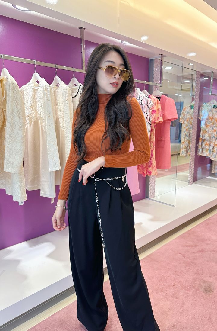 Burnt Orange Mock Neck Top 焦糖橙半高领上衣