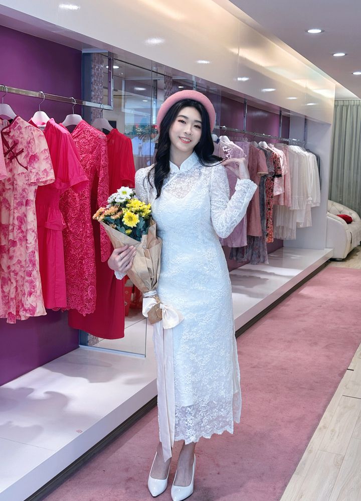 Ivory Lace Modern Chinese Cheongsam 象牙白蕾丝新中式旗袍