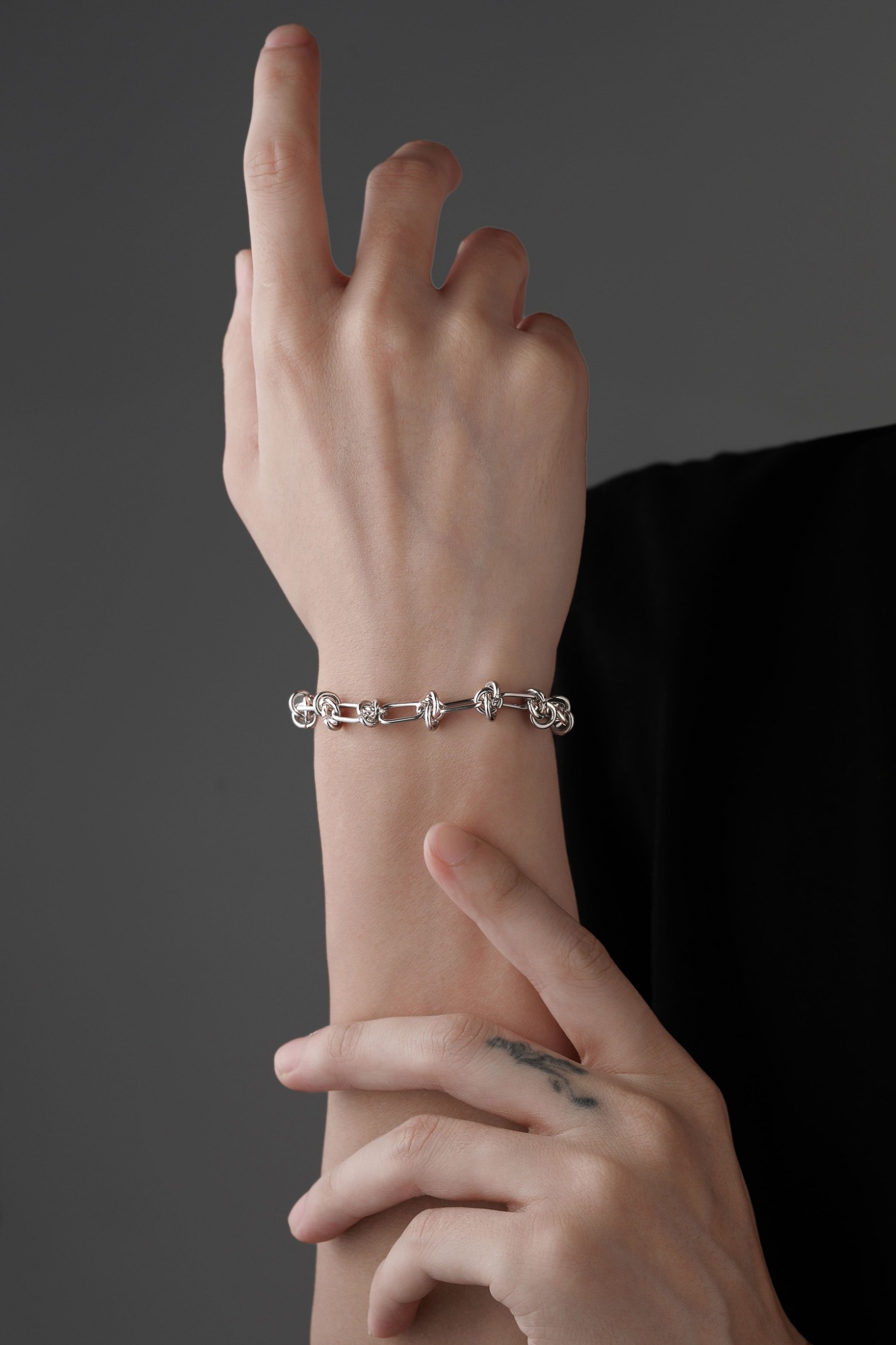 LINE_ALBUM_UCB003_251226_1