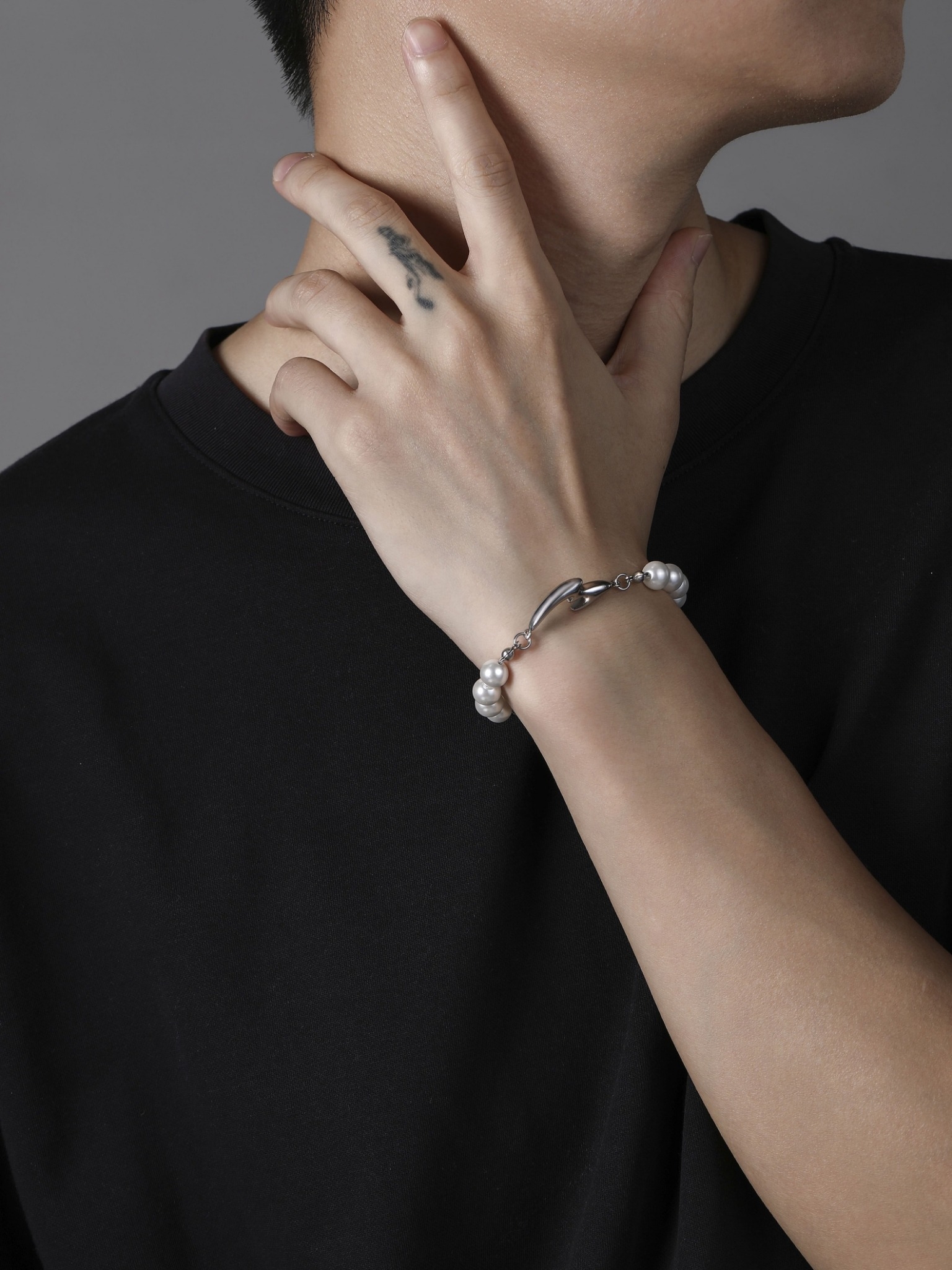 LINE_ALBUM_UCB011_251226_1