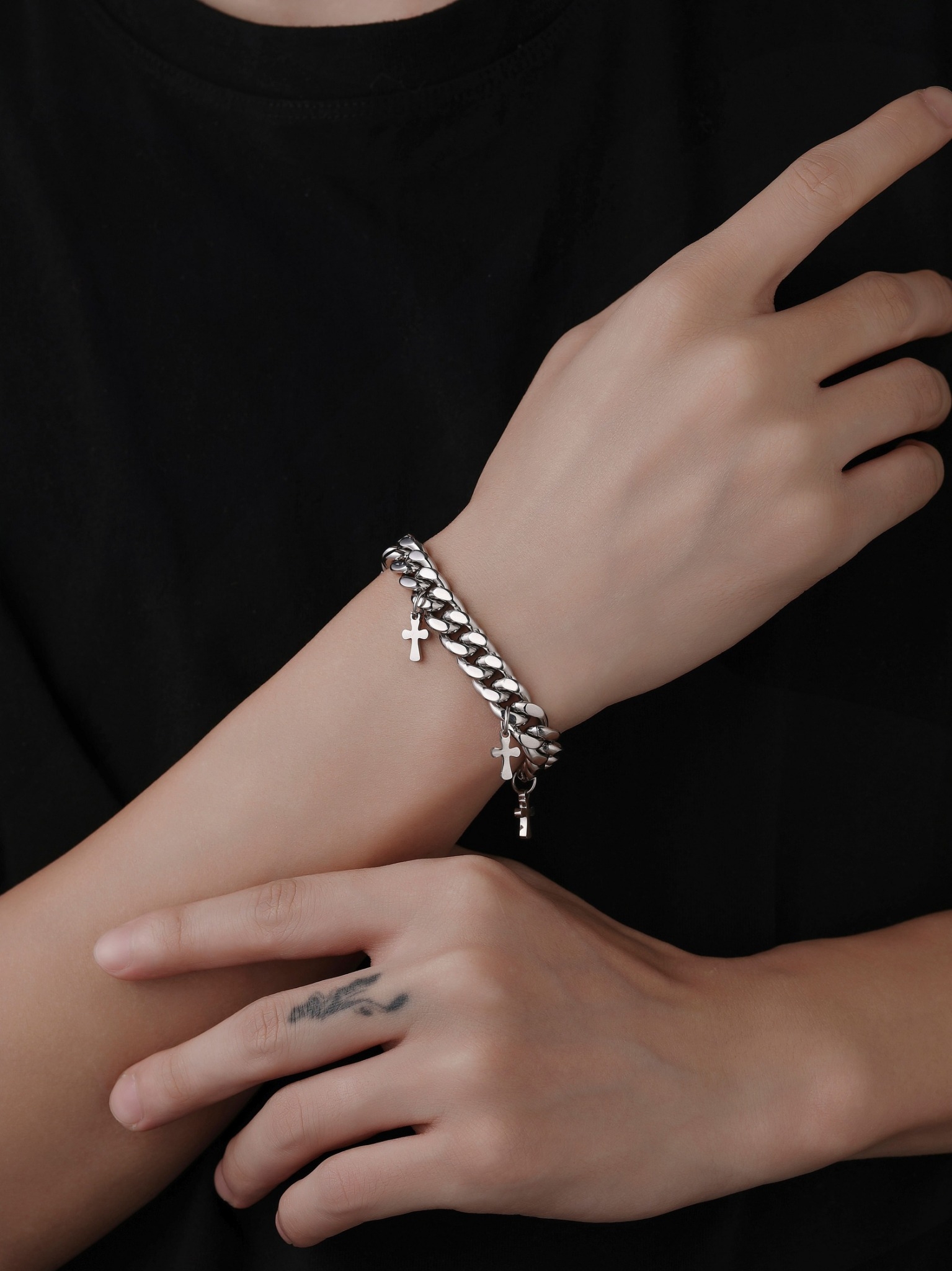 LINE_ALBUM_UCB007_251226_1