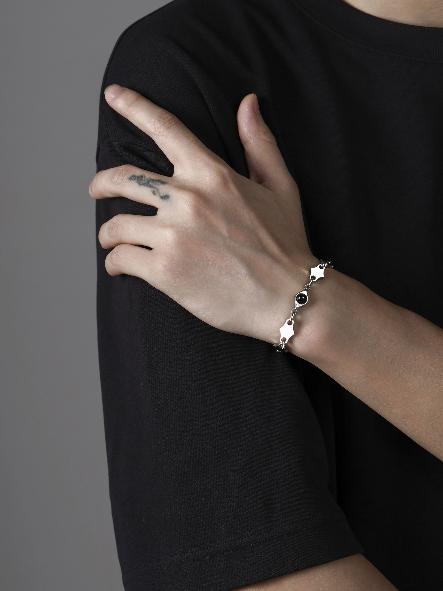 LINE_ALBUM_UCB008_251226_2