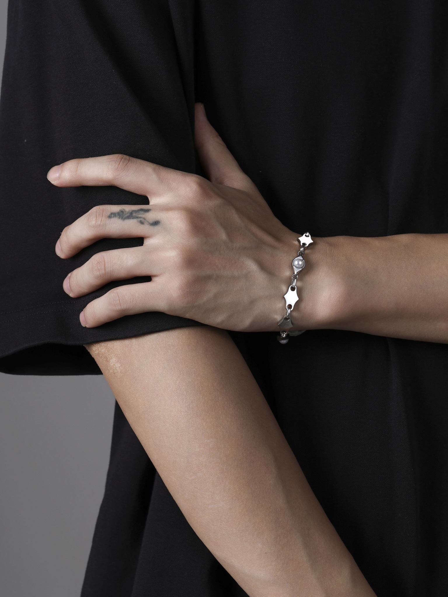 LINE_ALBUM_UCB008_251226_5