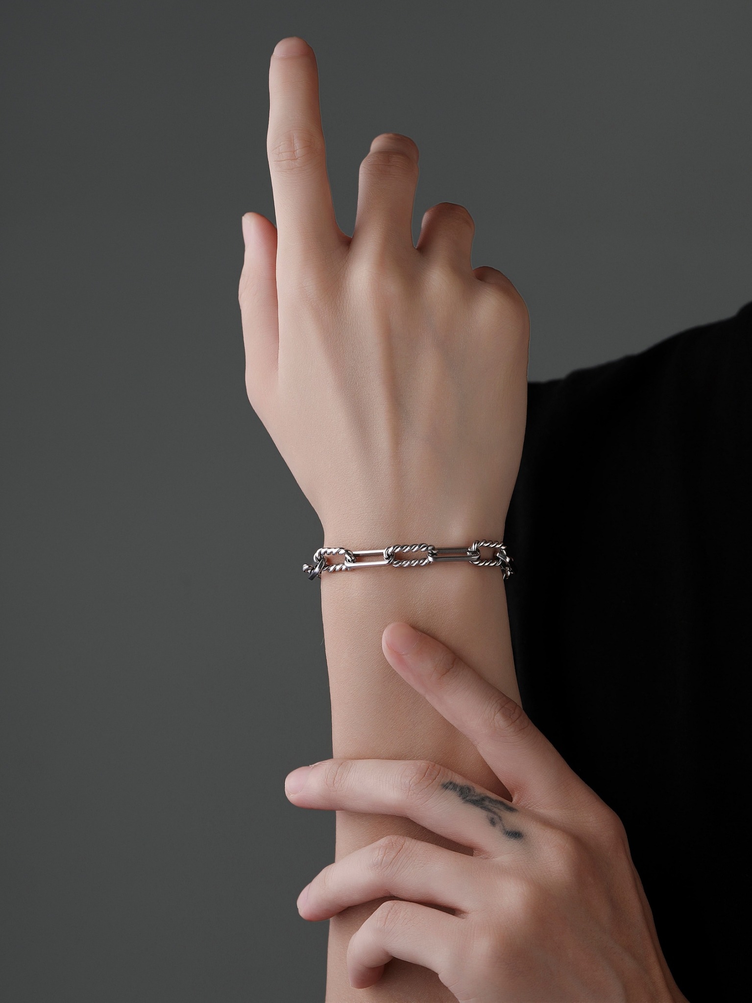 LINE_ALBUM_UCB005_251226_1