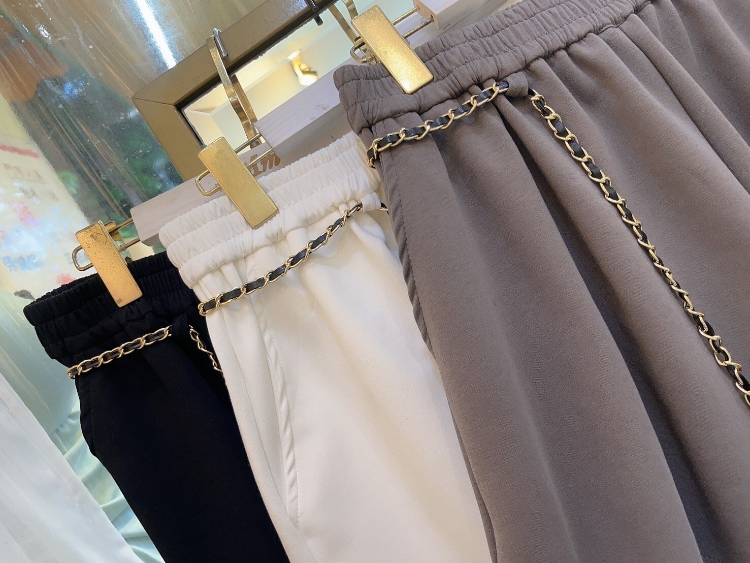 MUMUZI 腰鏈小香休閒短褲 中大尺碼 MC01786-2