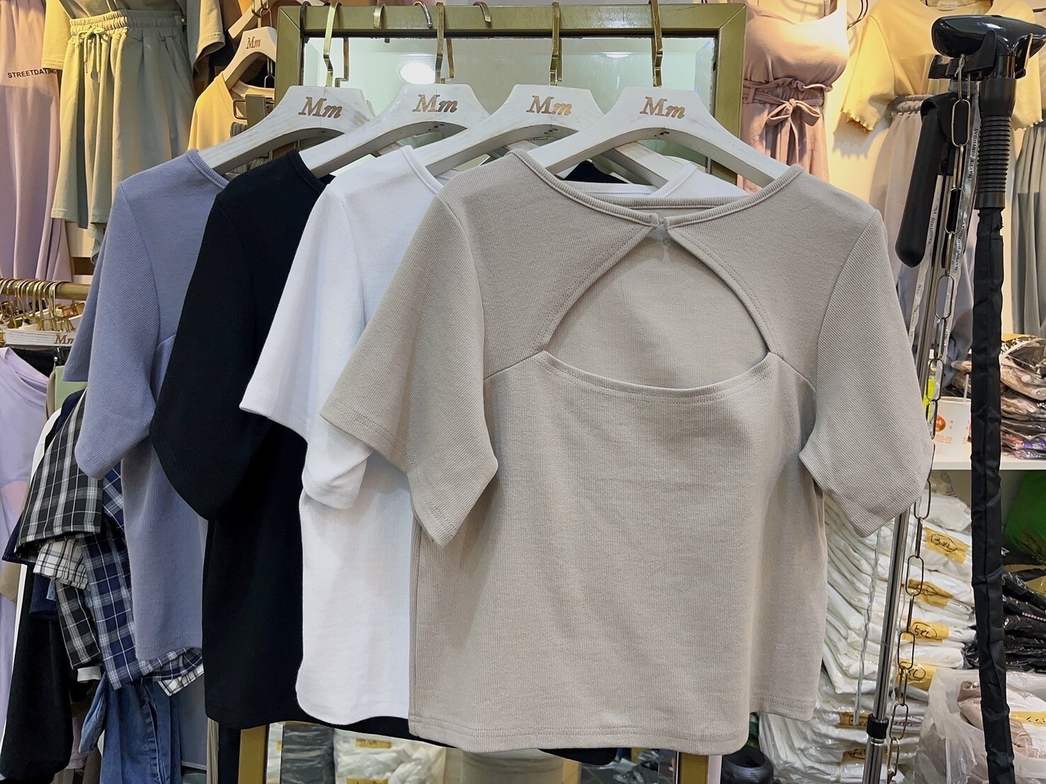 MUMUZI 彈性螺紋性感短Ｔ 中大尺碼 MC2729