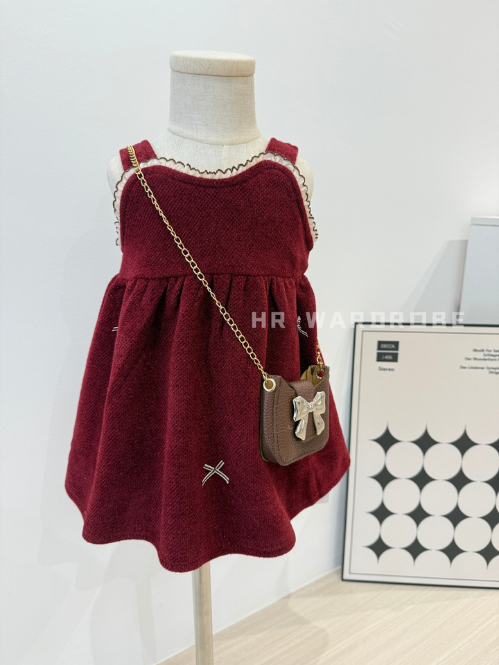 HR WARDROBE-1740738650839