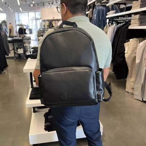 CK 全皮背包 1