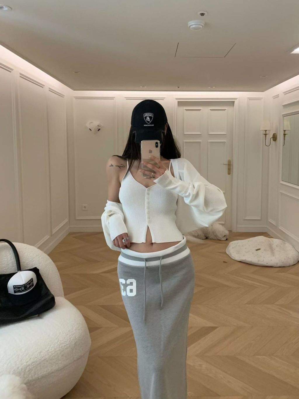 1A3C9B81-6D12-4834-BE71-50E14E573389