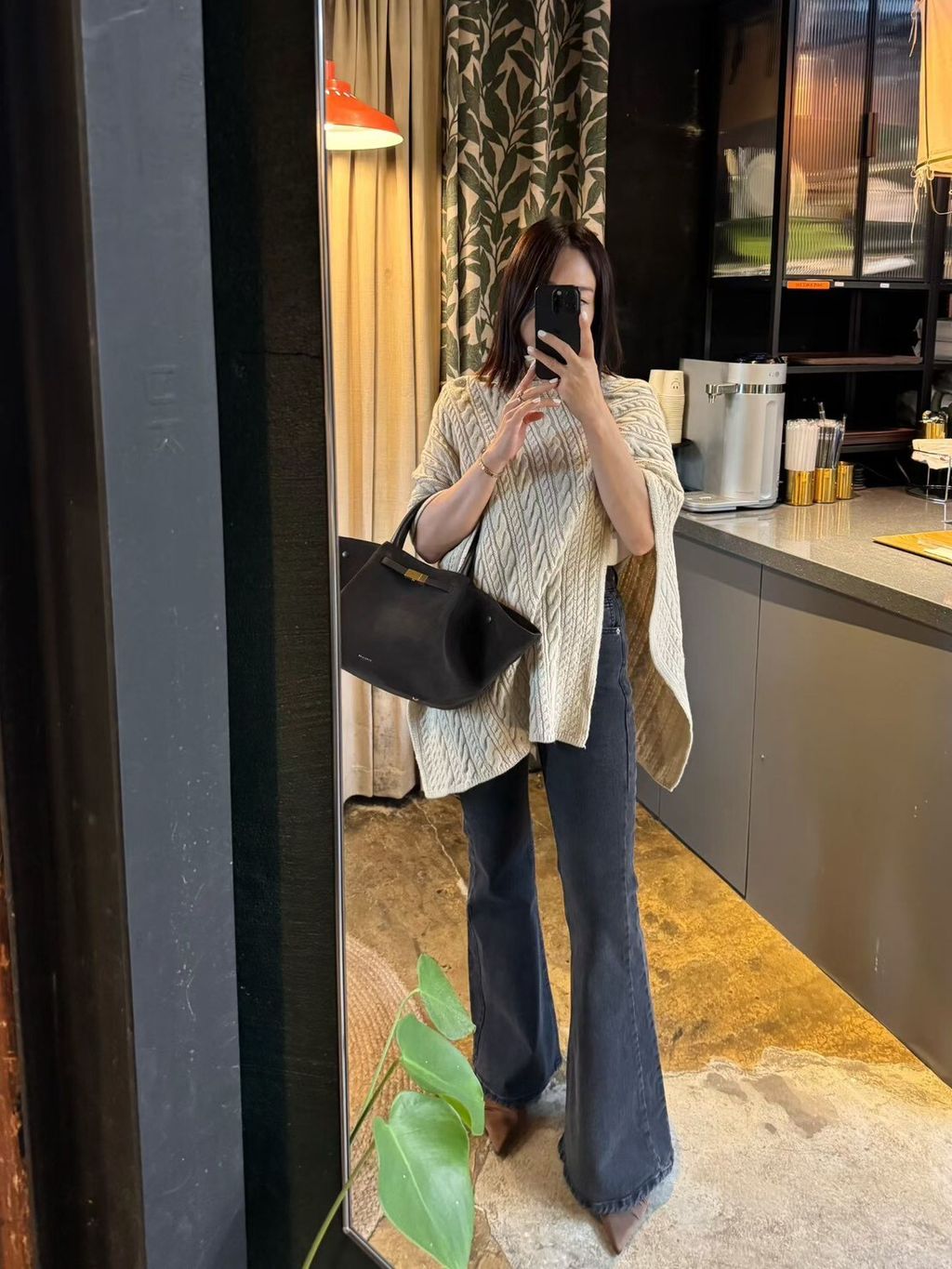 9702942A-5C39-4CD4-A36B-4D77AEDBBA46