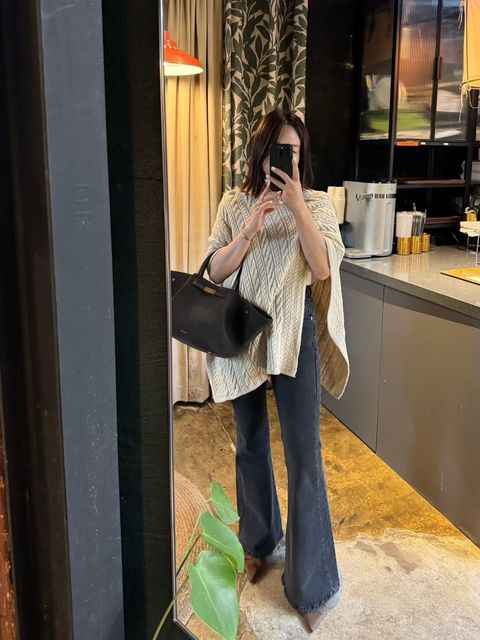 9702942A-5C39-4CD4-A36B-4D77AEDBBA46