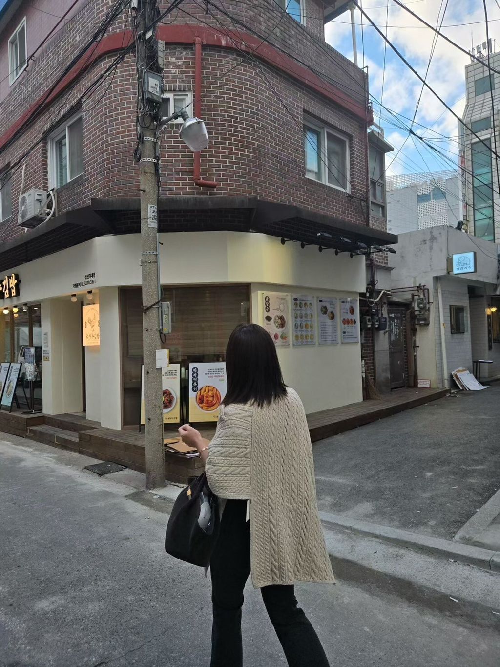 1E605C23-4C9F-4A30-B94F-639FF548BE22