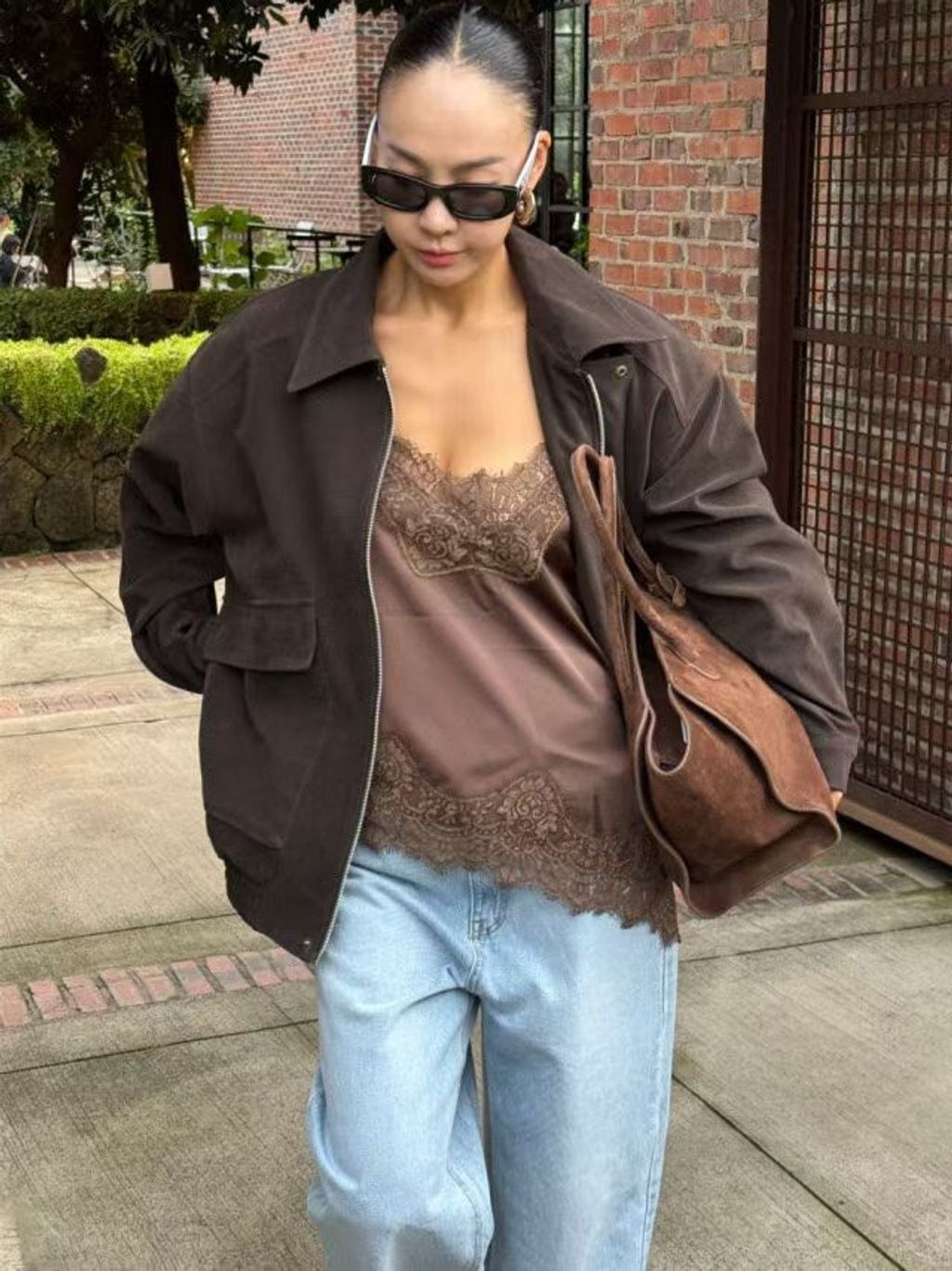 90B03D21-AB76-40D9-A906-A67411B816A2