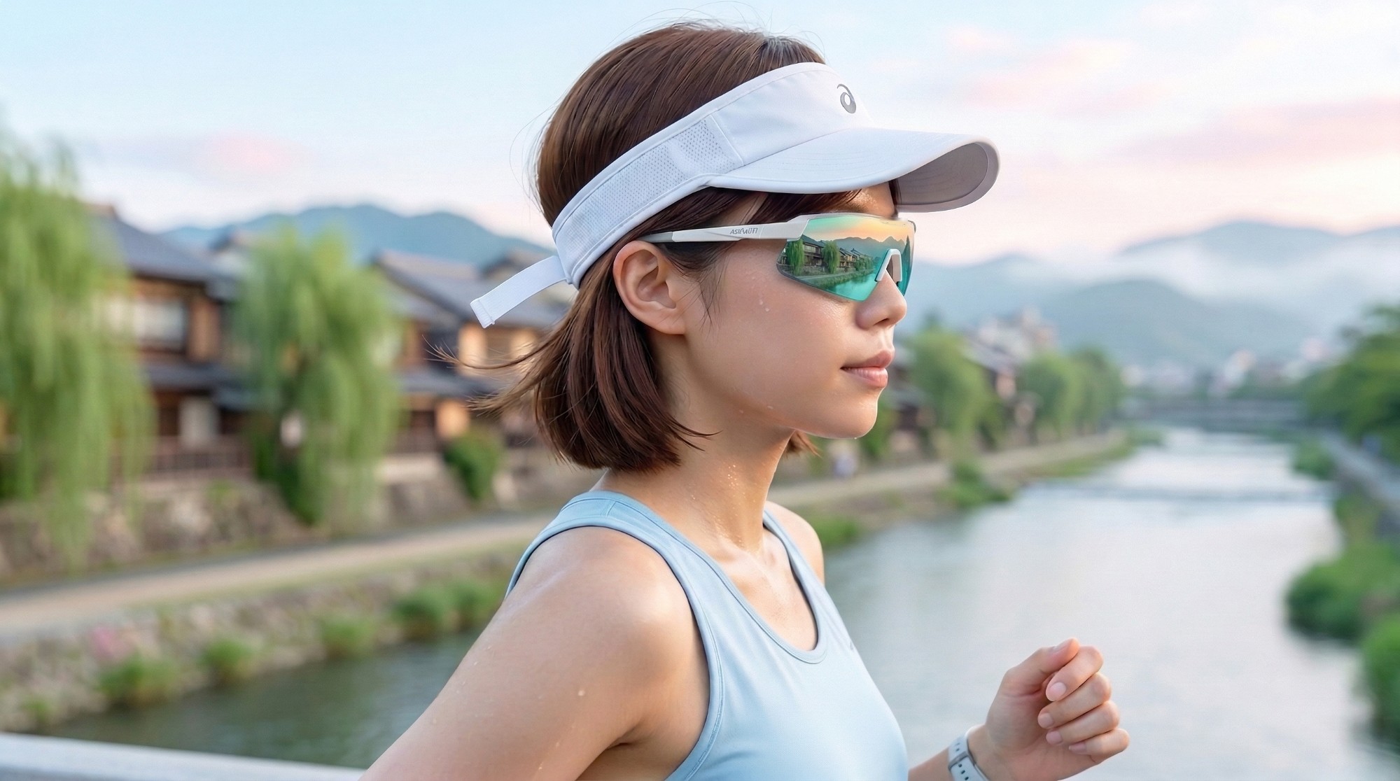 日本女跑者在京都鴨川跑步，特寫眼鏡與臉部的完美貼合