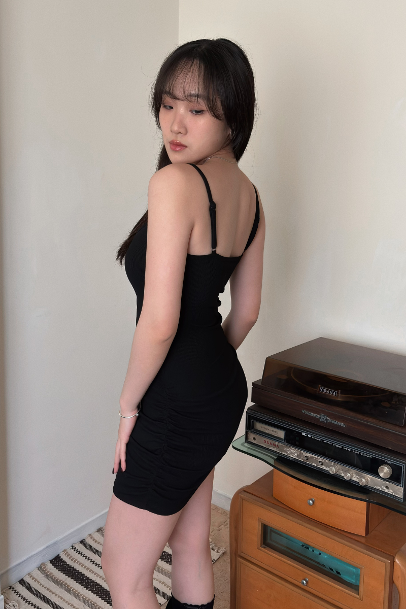 抓皺貼臀洋裝_黑_4_800x1200