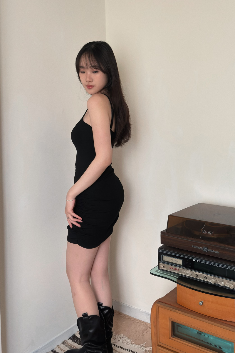 抓皺貼臀洋裝_黑_6_800x1200