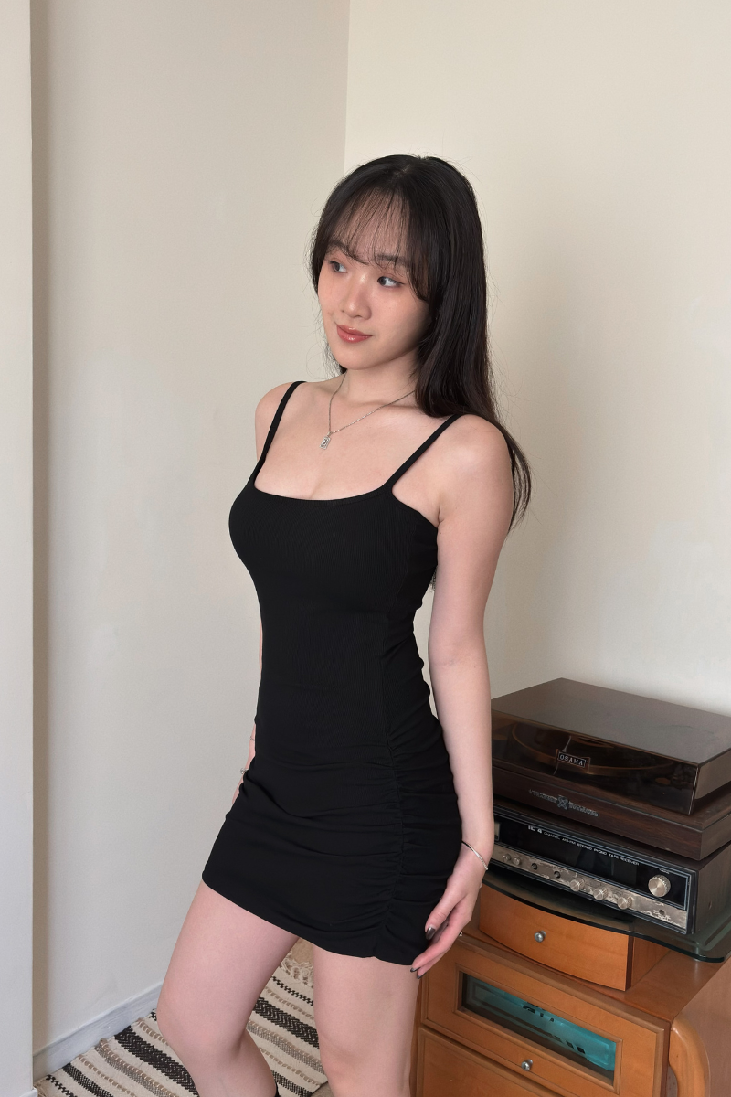 抓皺貼臀洋裝_黑_2_800x1200