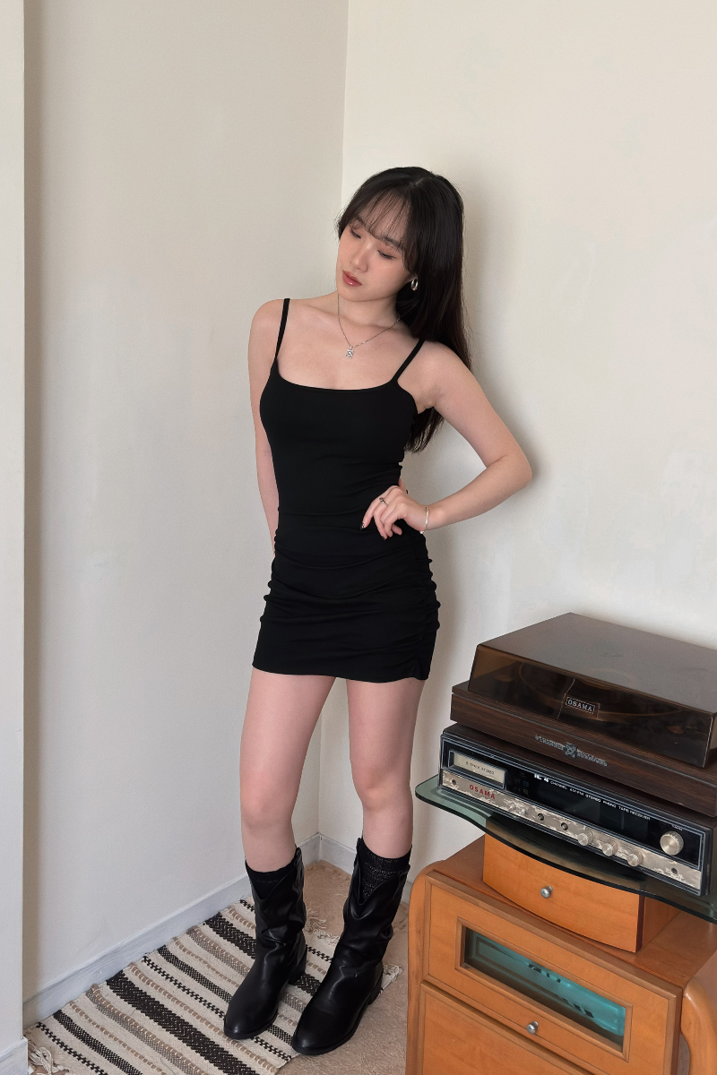 抓皺貼臀洋裝_黑_5_800x1200