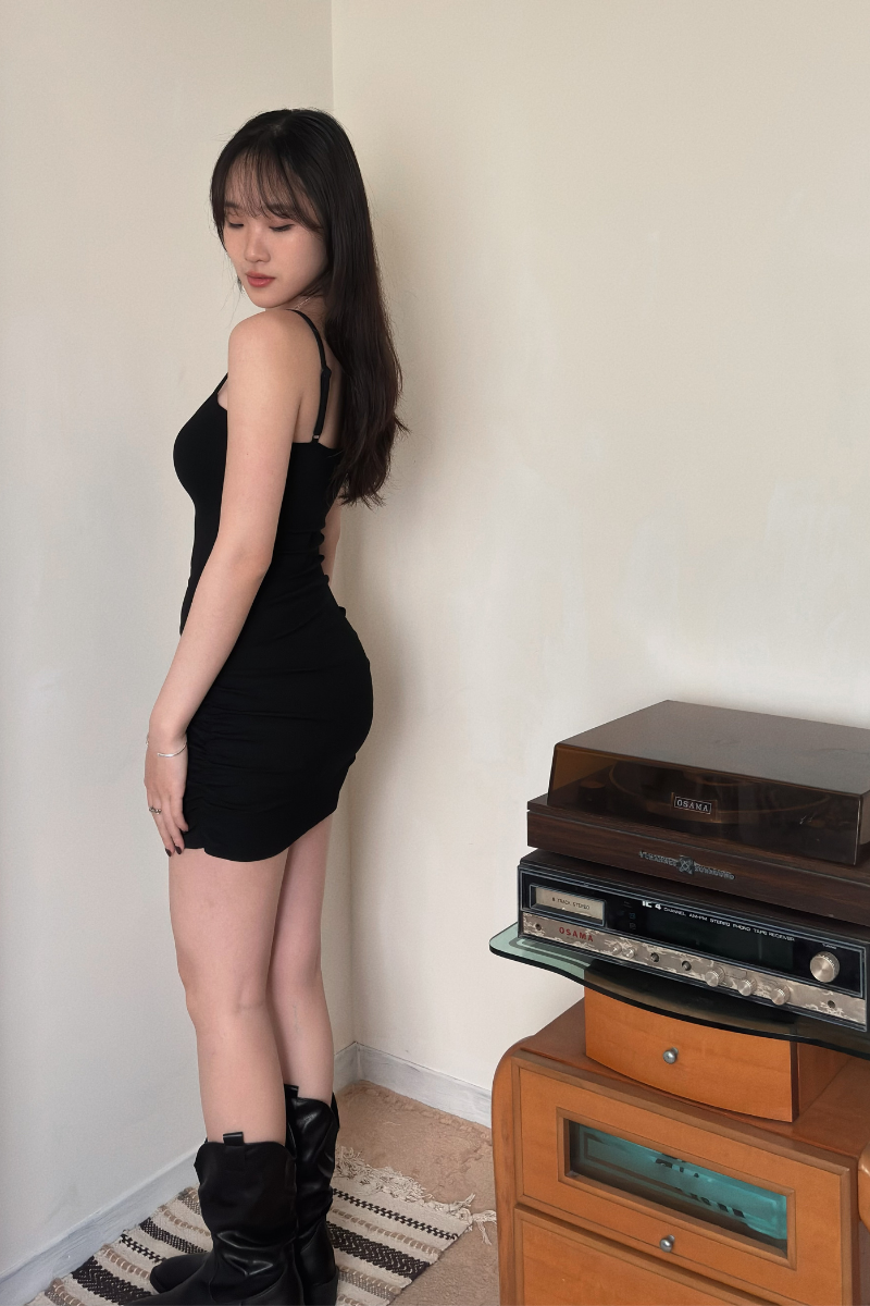 抓皺貼臀洋裝_黑_9_800x1200