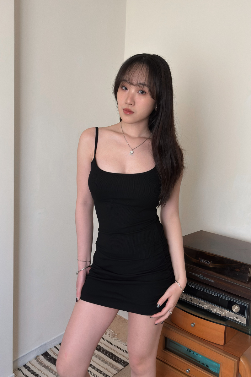 抓皺貼臀洋裝_黑_7_800x1200