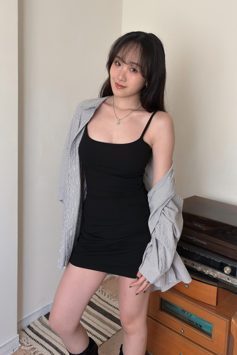 抓皺貼臀洋裝_黑_8_800x1200