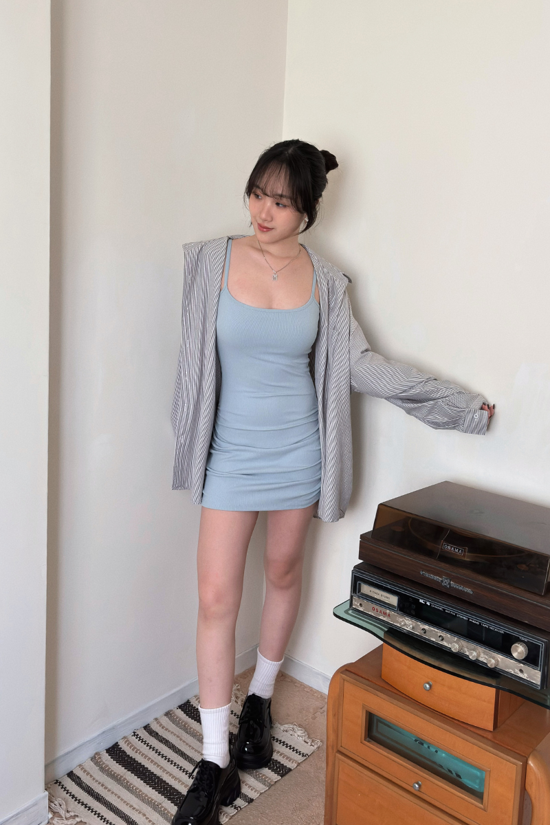 抓皺貼臀洋裝_藍_6_800x1200