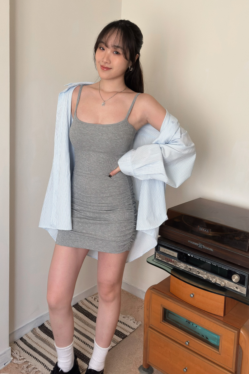 抓皺貼臀洋裝_灰_3_800x1200