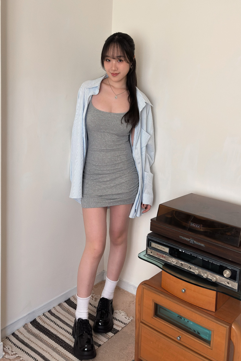 抓皺貼臀洋裝_灰_13_800x1200