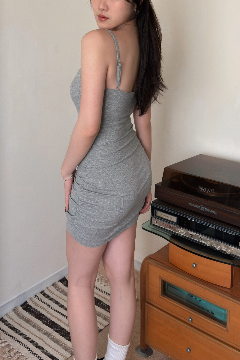 抓皺貼臀洋裝_灰_5_800x1200