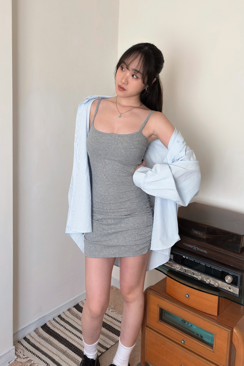 抓皺貼臀洋裝_灰_9_800x1200