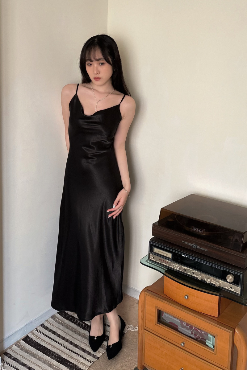 緞面挖背長洋裝_黑_2_800x1200