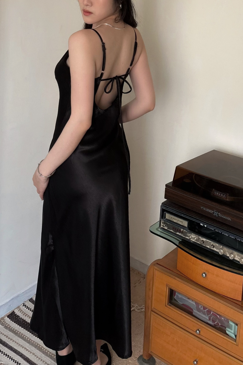 緞面挖背長洋裝_黑_3_800x1200