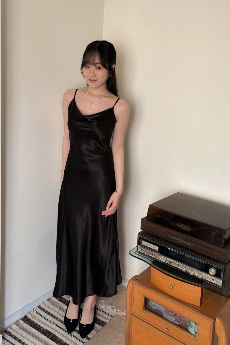 緞面挖背長洋裝_黑_6_800x1200