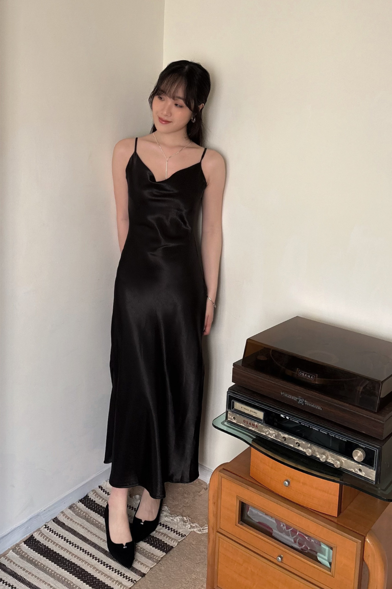 緞面挖背長洋裝_黑_12_800x1200