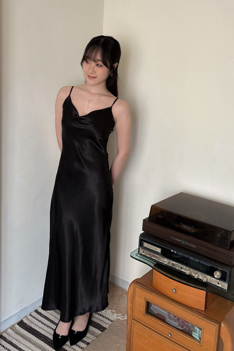 緞面挖背長洋裝_黑_13_800x1200