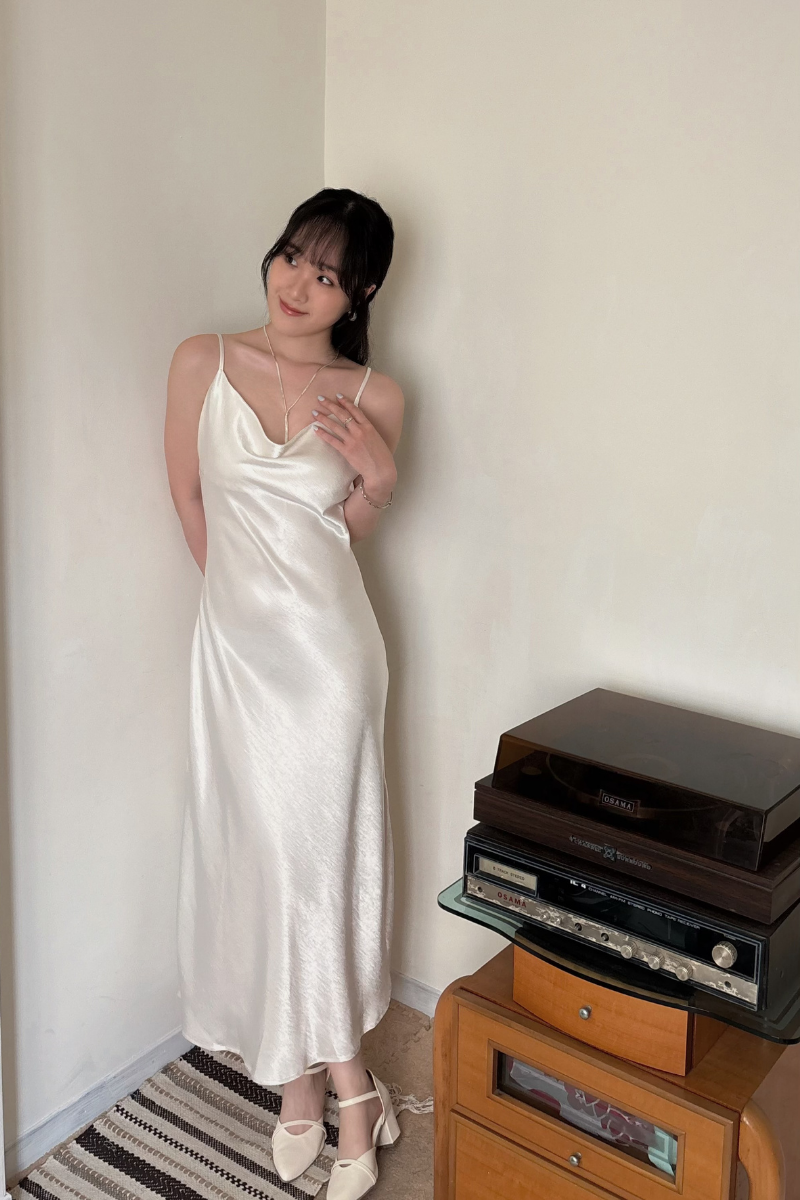 緞面挖背長洋裝_杏_2_800x1200