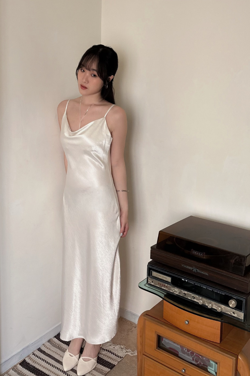 緞面挖背長洋裝_杏_4_800x1200